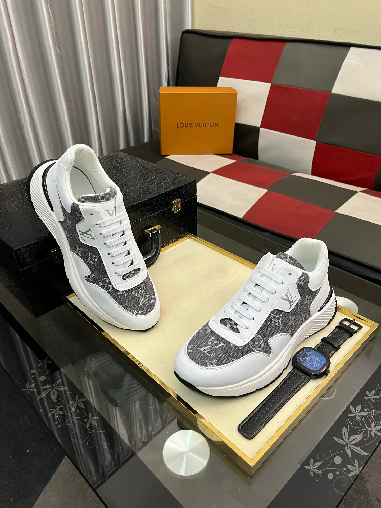 Men's shoes 💰458⌚️⌚️【LOUlS VUlTTON】Louis Vuitton ~ unique and casual style. LV counter purchasing 🏃casual shoes😍😍 are on sale at the men's counter at the same time. Italian imported brands select top-layer Italian cowhide. 🐑Sheepskin lining (refuses to discolor and grind feet) Sole: Original sole specially provided by the original factory 🎬Better in kind Code number: 38-444⃣️Color selection